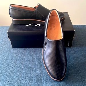 NEVER WORN BLACK LOAFERS!! Naturalizer, Size 8.5M
